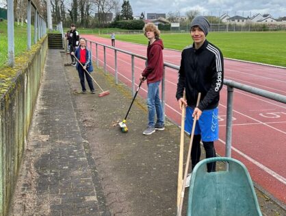 Die Leichtathleten des TV Germania St. Ilgen machten das Waldstadion für die Sommersaison startklar
