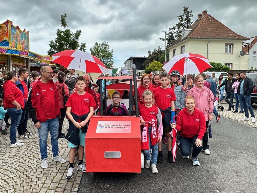 Mit dem Bähnle beim St. Ilgener Sommertagsumzug 2024
