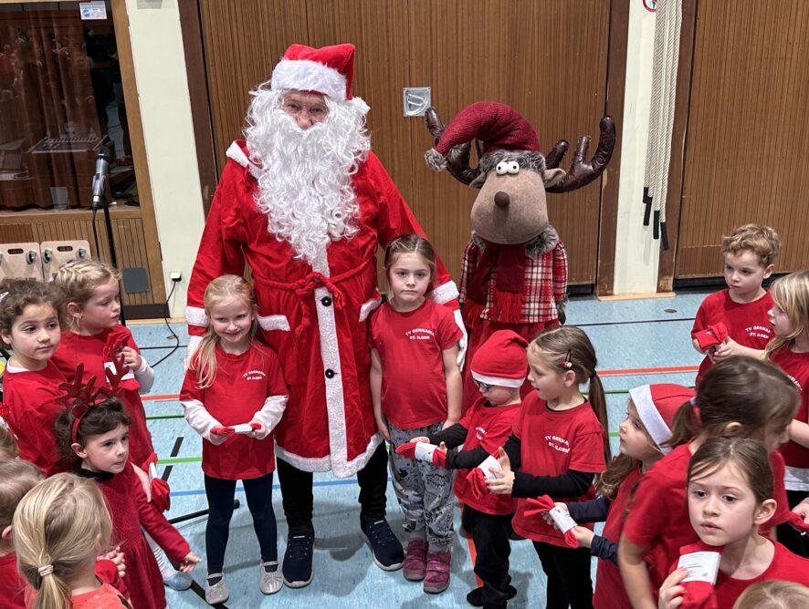 Weihnachtsfeier - eine Mischung aus Tanz, Bewegung und Turnen