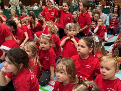 Weihnachtsfeier - eine Mischung aus Tanz, Bewegung und Turnen