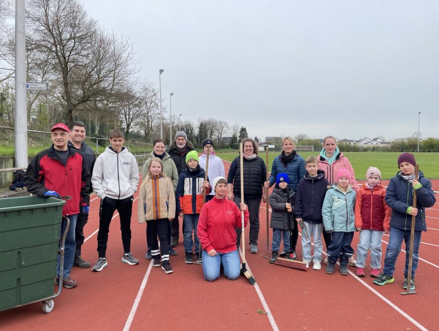 Die Leichtathleten machten das Waldstadion für die Sommersaison startklar