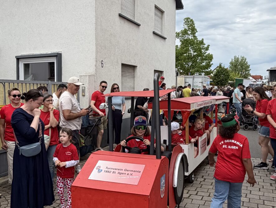 Mit dem Bähnle beim St. Ilgener Sommertagsumzug 2026